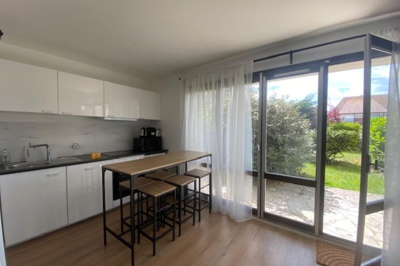 Beautiful Flat For 4 Very Closed To The Beach Cabourg Exterior photo